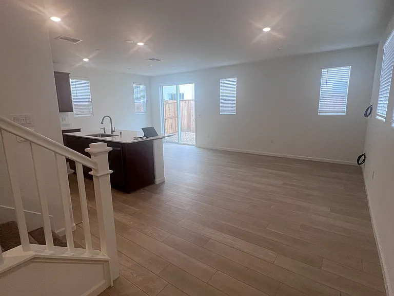 1123 Bengal Loop — Photo 2