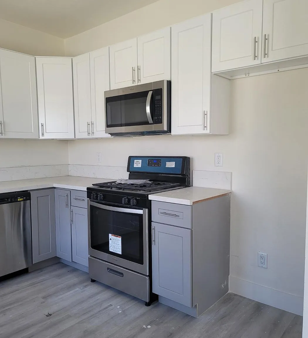 Studio, 419 sqft, $1,550 — Photo 4