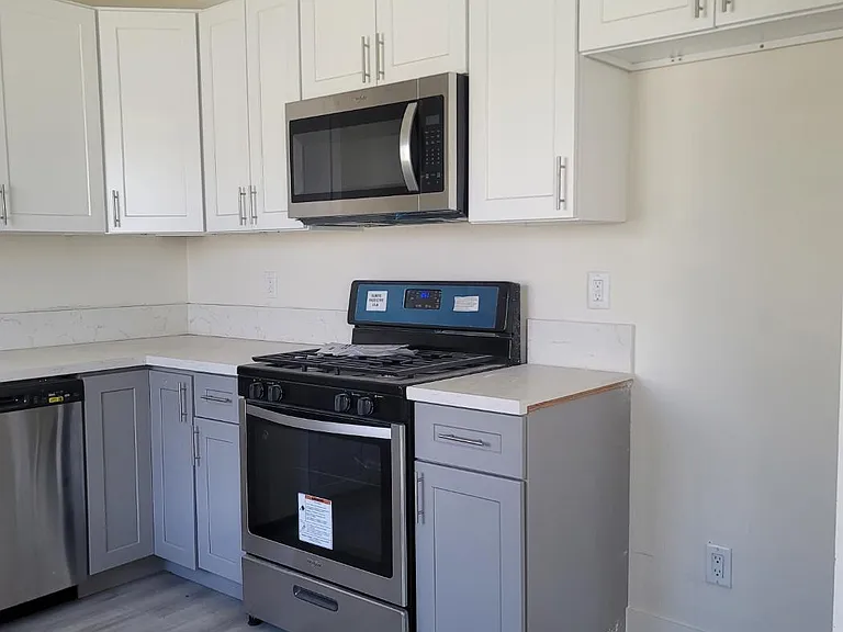 721 Pine Ave #1 — Photo 4