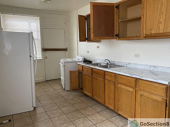 4th image of 7456 S Eberhart Ave #307