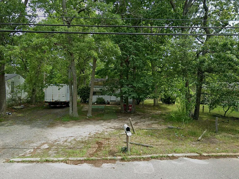 19 Lucy Rd — Photo 2