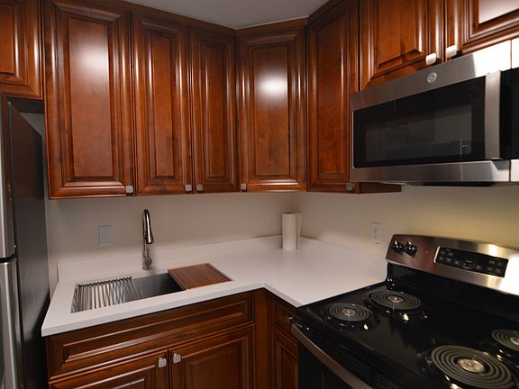 Brand-new kitchen and appliances