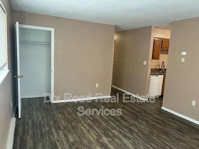 2609 Fairport Ave — Photo 5
