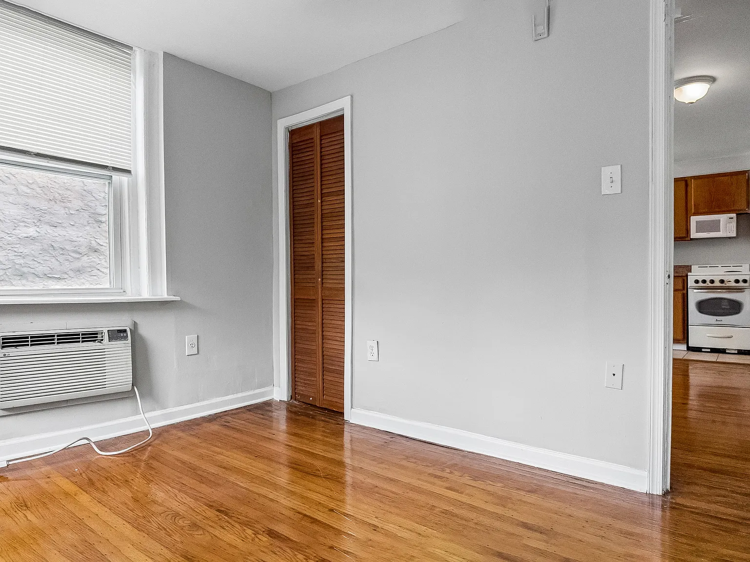 1 bed, $1,090 — Photo 2