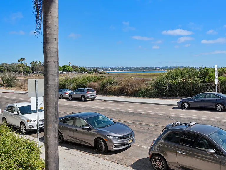 2050 Pacific Beach Dr #102 — Photo 8