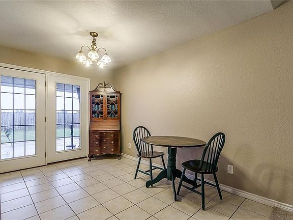 4th image of 213 Ashley St