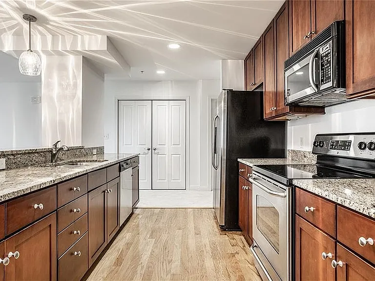 350 N Meridian St #508 — Photo 5