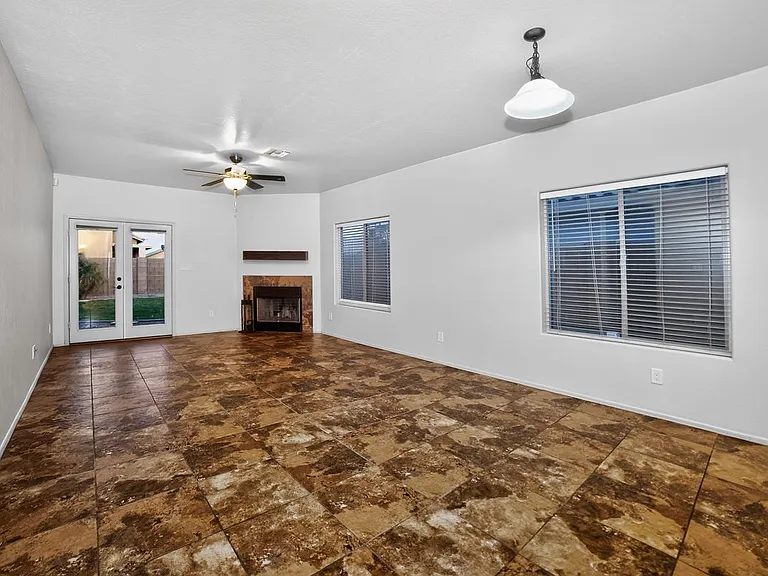 2523 S 41st Ave — Photo 7