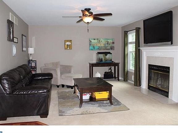3rd image of 5 Valerie Ln