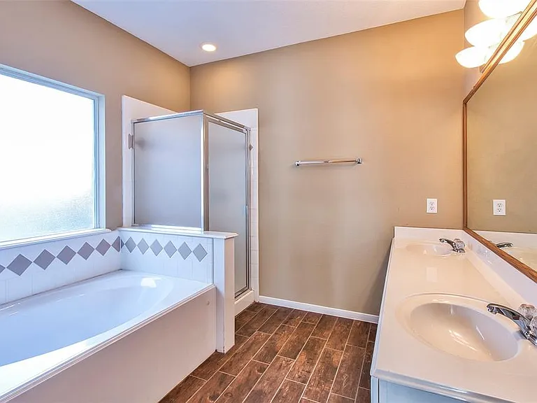 4014 Wren Brook Ct — Photo 12
