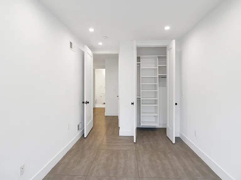 986 Jefferson Ave #2 — Photo 8