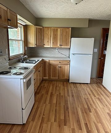 2nd image of 129 Sunset Dr