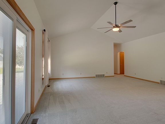5th image of 1700 Silverthorne Dr