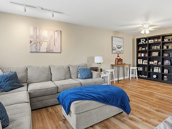 5th image of 112 Hillvue Dr