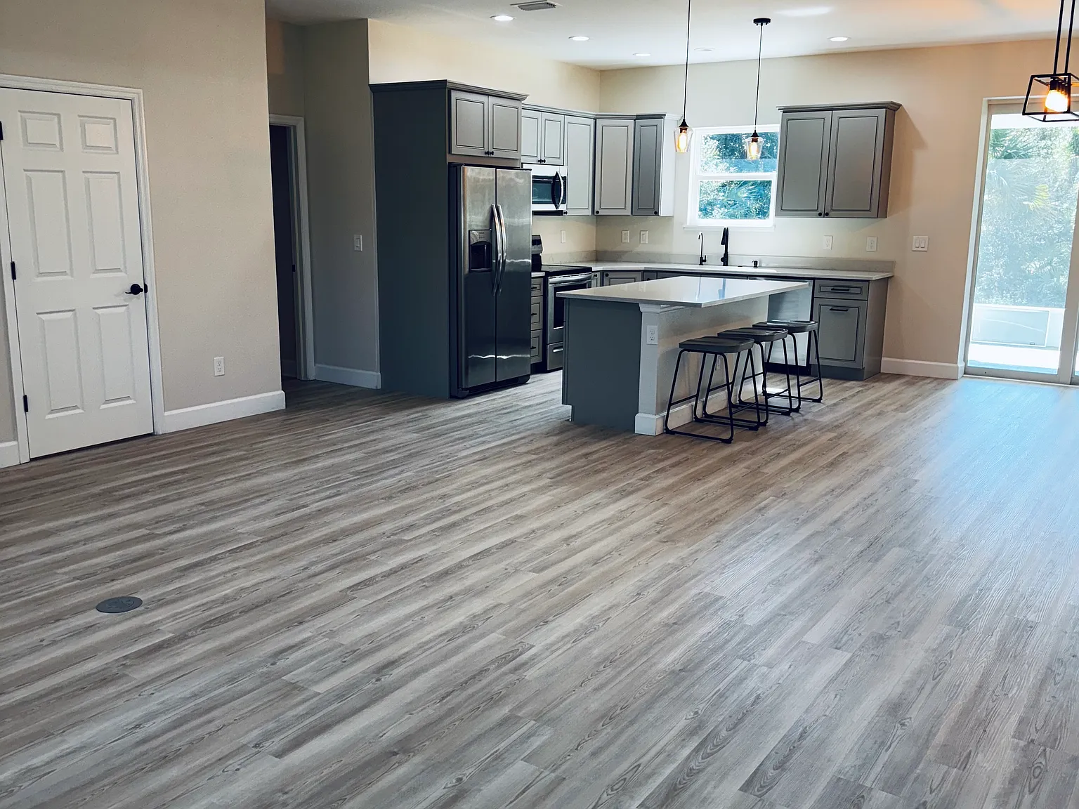 3 bed, 1600 sqft, $2,000 — Photo 3