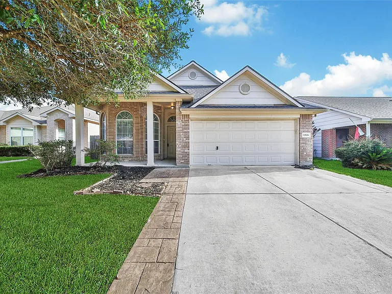 32026 Annice Ln — Photo 1