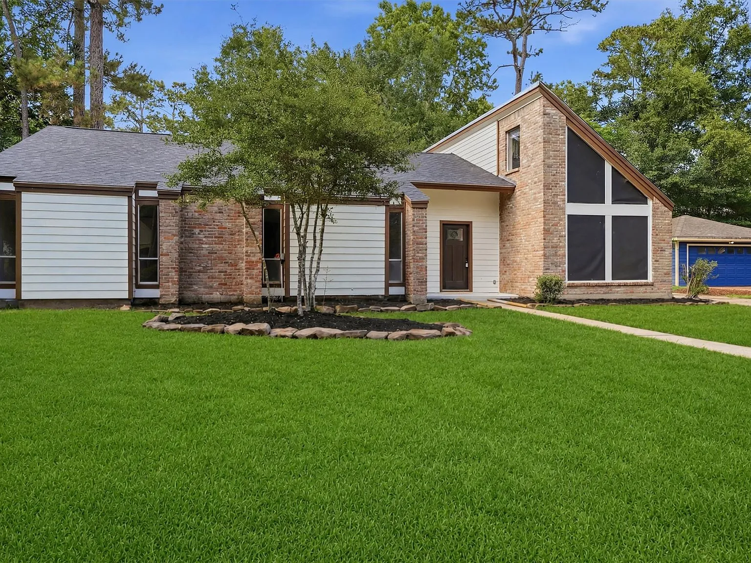 4 bed, 2.0 bath, 1878 sqft, $2,600 — Photo 4