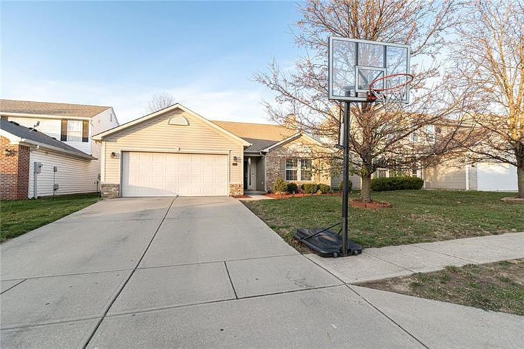 1st image of 10450 Lookout Ln