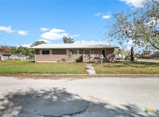 614 Sarah St, Edna, TX 77957