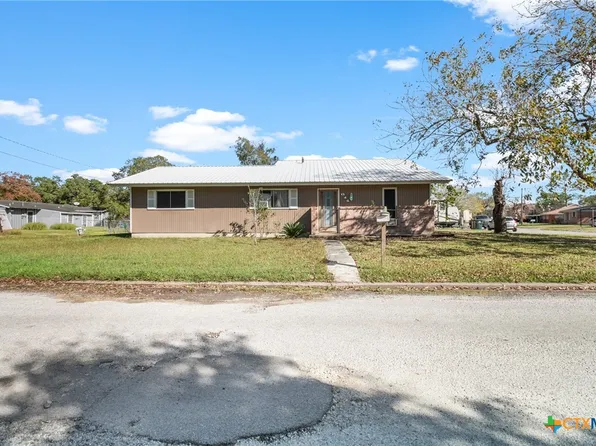 614 Sarah St, Edna, TX 77957