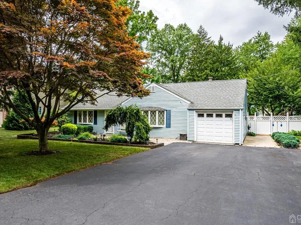 12 Skytop Rd, Edison, NJ 08820