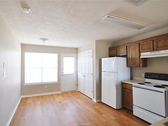 5th image of 1507 Hollowhill Dr APT C