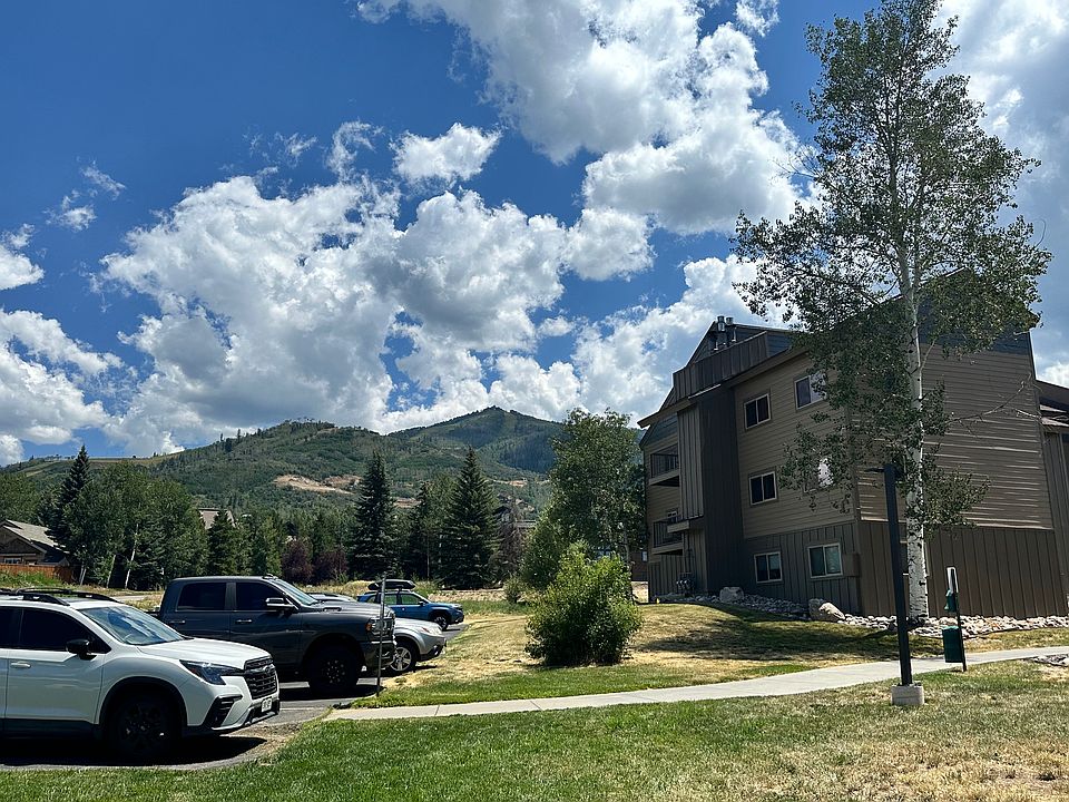Unlimited parking spaces within walking distance to Steamboat ski resort