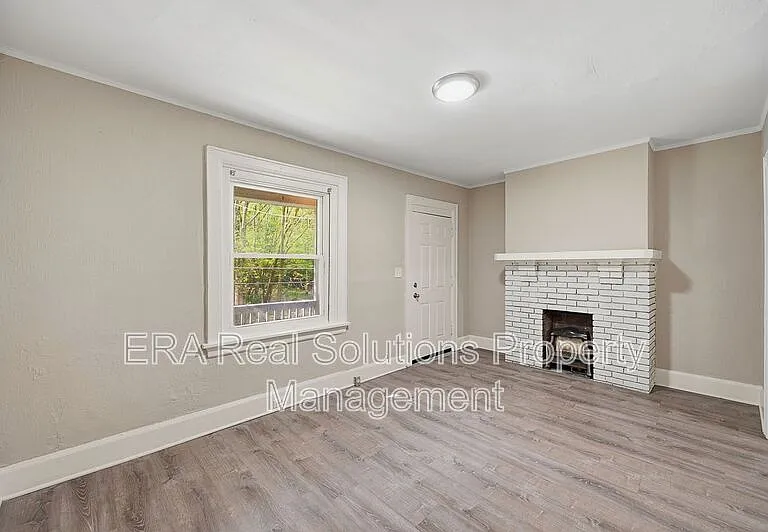 130 Valencia St #1 — Photo 8