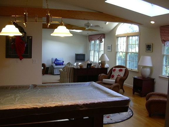 Familyroom with cathedral ceiling