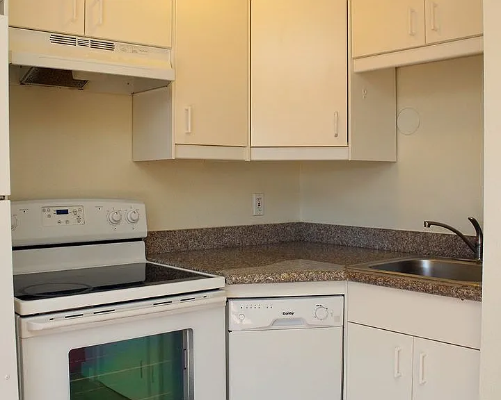 9222 N Lombard St — Photo 13