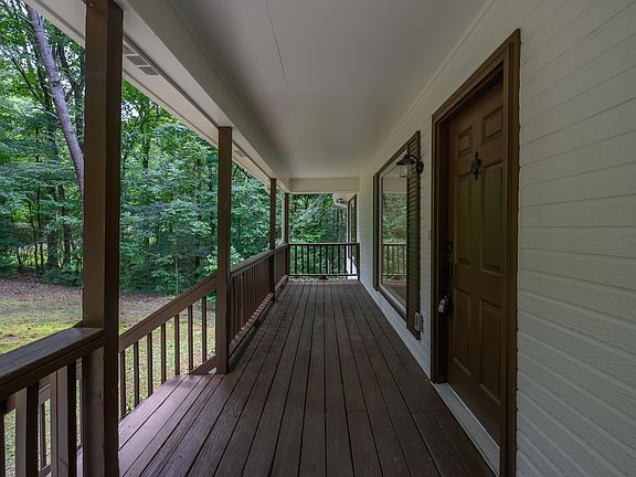 4th image of 2630 Kerry Cir