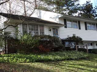 31 Beacon Hill Dr, Metuchen, NJ 08840