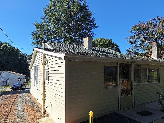 3rd image of 140 Bay St