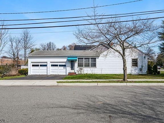 3rd image of 4 Oak Ridge Rd