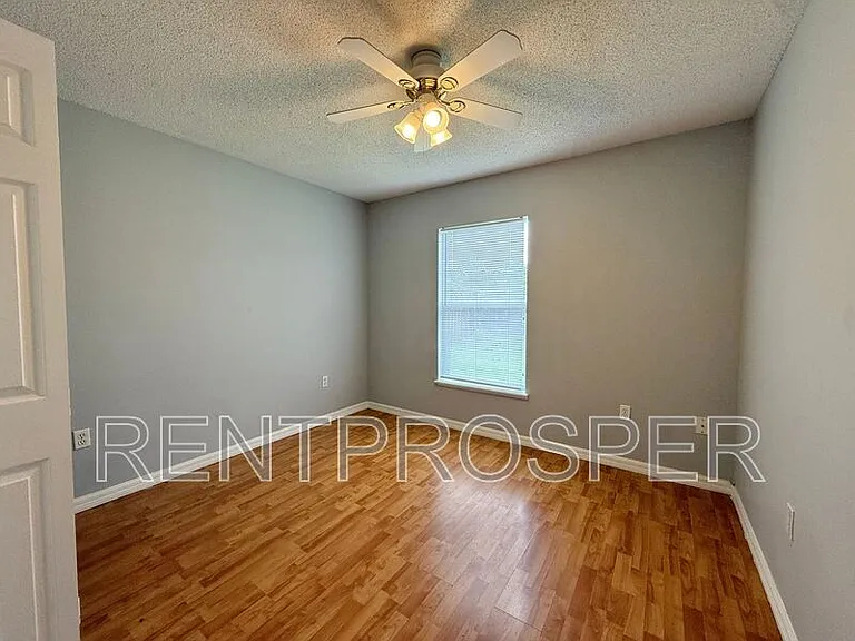 220 Canterbury Ct — Photo 14