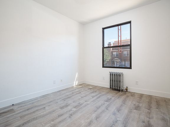 4th image of 31-36 32nd St #2-D