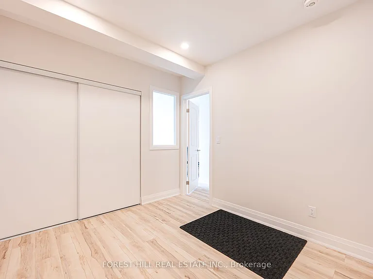 7725 Yonge St #2 — Photo 25