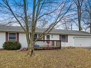 1217 Daisy St SE, Demotte, IN 46310