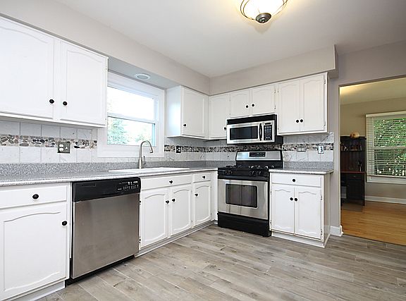 4th image of 6155 Ivy Dr