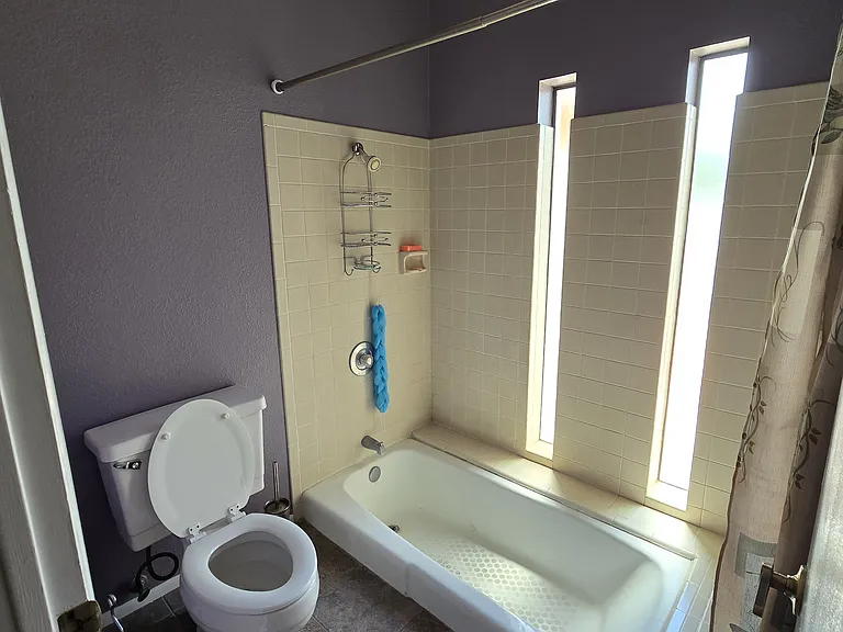 413 W Beverly Ln — Photo 9
