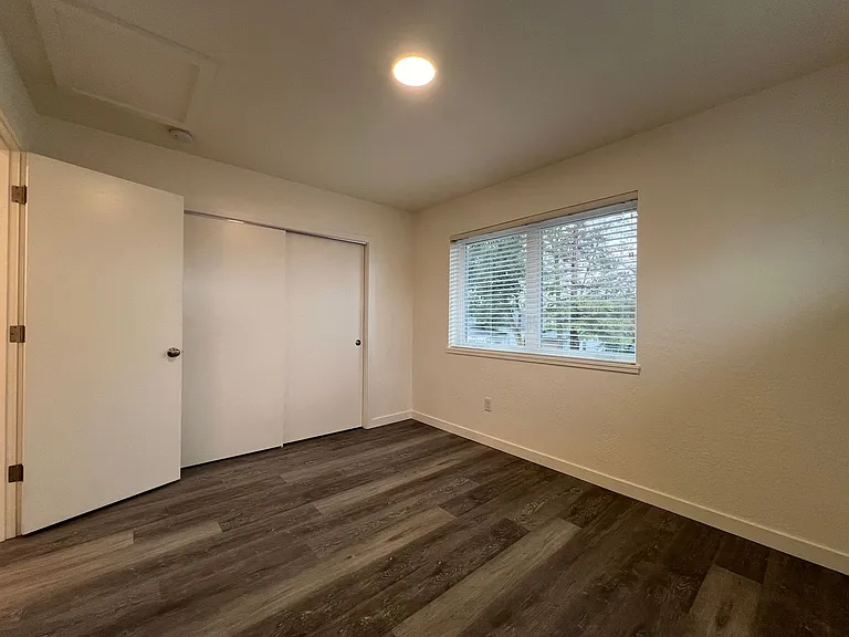 534 Putnam St #2 — Photo 6