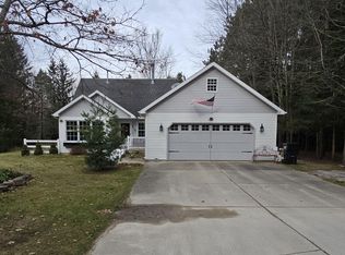 9138 White Pine Dr, Stanwood, MI 49346