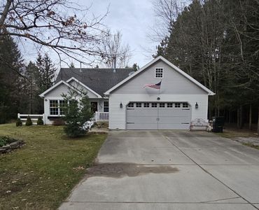 9138 White Pine Dr, Stanwood, MI, 49346