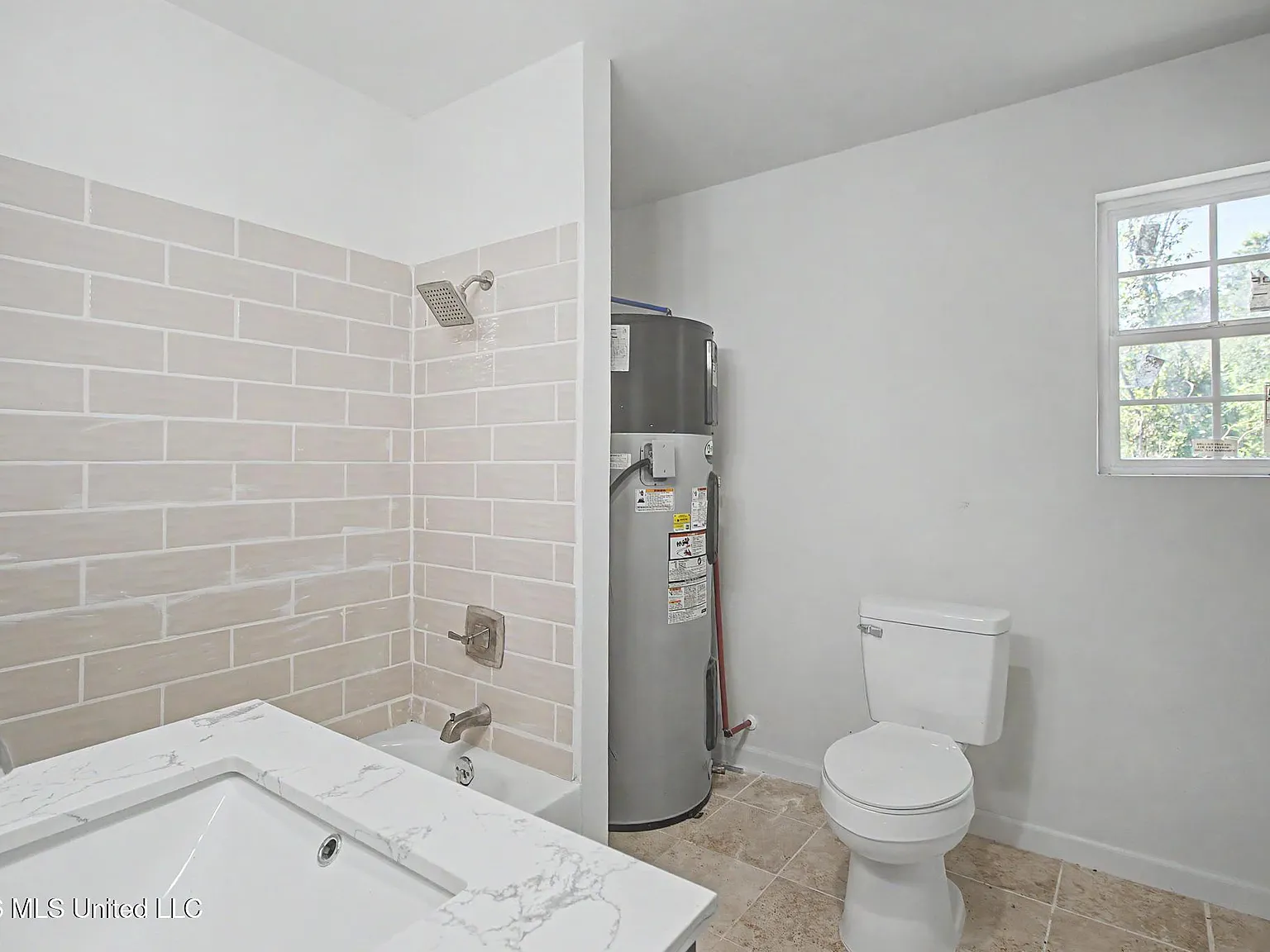 3 bed, 1.0 bath, 900 sqft, $1,550 — Photo 3