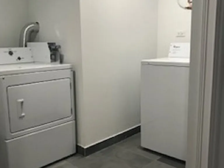 2441 W Thomas St #2F — Photo 14