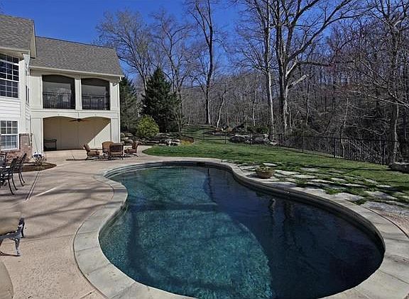 4th image of 326 Glen Hollow Ln