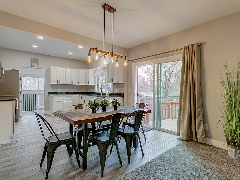 439 N Walnut St — Photo 36