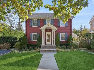 18 Harbor Rd, Oyster Bay, NY 11771