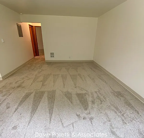 4517 40th Ave NE #4519-1/2 — Photo 3