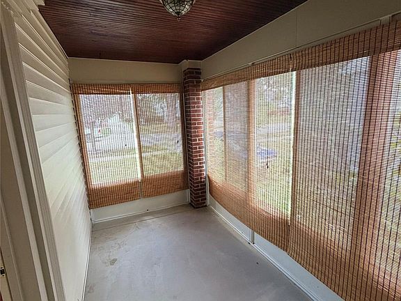 4th image of 22121 Francis St